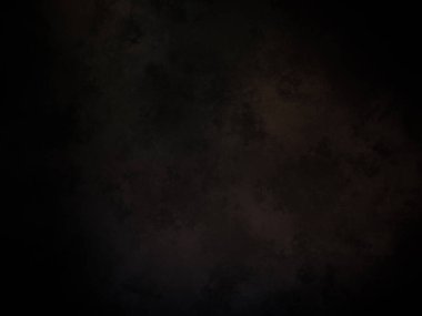 Kara bir arka plan, karanlık bir gökyüzü ve birkaç bulut.