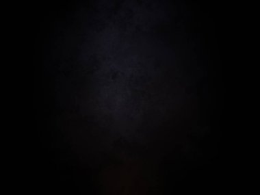 Siyah bir arkaplan, mum ve siyah bir arkaplan.