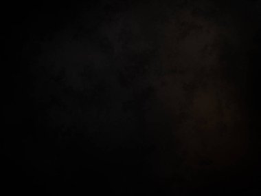 Karanlık gökyüzünde dolunay ve siyah bir arka plan.