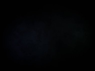 Karanlık gökyüzü ve aydınlığı olan siyah bir arkaplan.