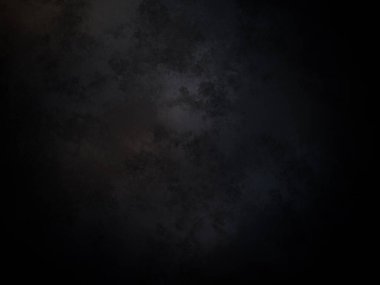 Siyah bir arkaplan, koyu gökyüzü ve beyaz bir ışık.