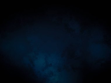 Siyah tişörtlü bir adam elinde sörf tahtası tutuyor.