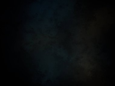 Karanlıkta birkaç bulut olan karanlık bir gökyüzü.