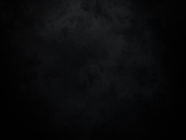 Siyah arkaplan ve siyah beyaz bir saat fotoğrafı.