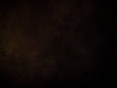 Karanlık gökyüzü ve aydınlığı olan siyah bir arkaplan.