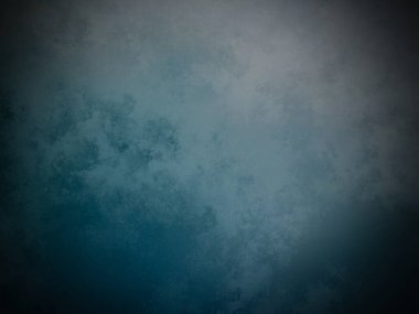 Sörf tahtasında suda bir insan.