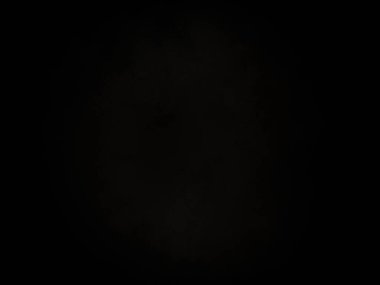 Beyaz ve kırmızı saati olan siyah bir arkaplan.