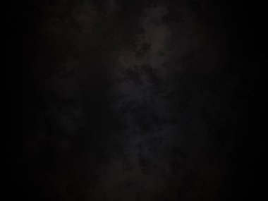 Kara bir arka plan, karanlık bir gökyüzü ve birkaç bulut.