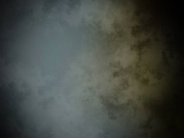 Sörf tahtasında suda bir insan.