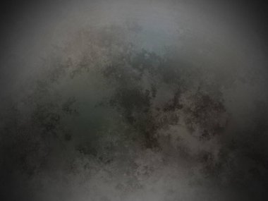 Sisli bir bölgenin siyah beyaz fotoğrafı.