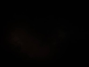 Elinde cep telefonu tutan biri.