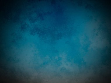 Sörf tahtasında suda bir insan.