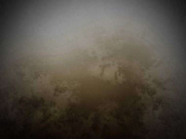 Tek kırmızı dur işareti olan sisli bir bölge.