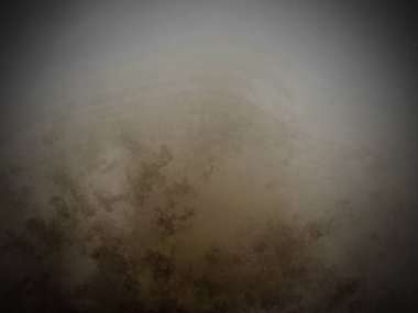 Sörf tahtasında sörf yapan bir insan.