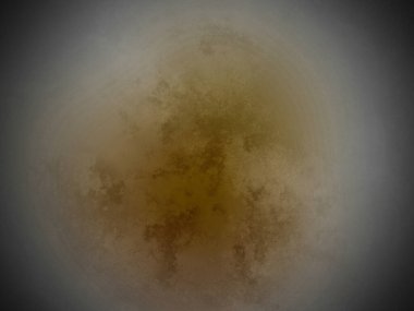 Siyah arkaplanı olan kahverengi ve sarı bir daire.