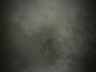 Sisli bir bölgenin siyah beyaz fotoğrafı.