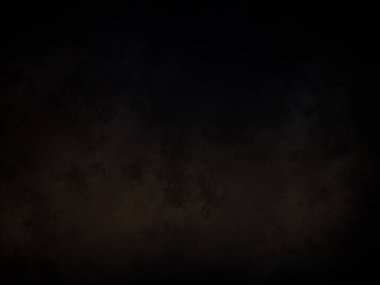 Kara bir arka plan, karanlık bir gökyüzü ve birkaç bulut.