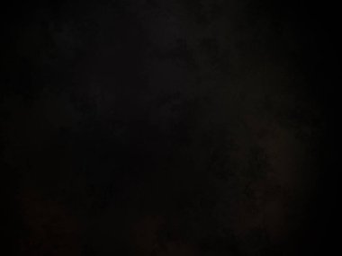 Siyah bir arkaplan, koyu gökyüzü ve beyaz bir ışık.