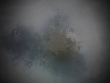 Sörf tahtasında sörf yapan bir insan.