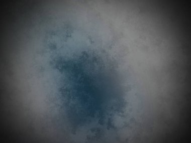 Siyah arkaplanın ortasında mavi bir çember