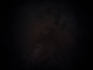 Kara bir arka plan, karanlık bir gökyüzü ve birkaç bulut.