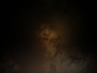 Takım elbiseli ve kravatlı bir adam karanlık bir arka planın önünde duruyor.