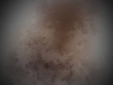 Kahverengi ve siyah bir arka plan, beyaz ve siyah bir kedi.