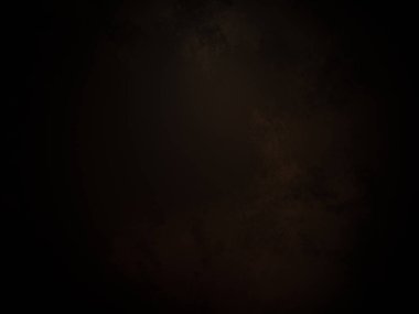 Karanlık gökyüzü ve aydınlığı olan siyah bir arkaplan.