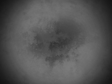 Dairesel bir nesnenin siyah beyaz fotoğrafı