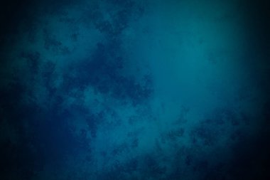 Gökyüzünde uçan bir uçağın mavi ve siyah arka planı