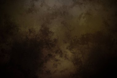 Üzerinde saat olan karanlık ve kirli bir duvar.