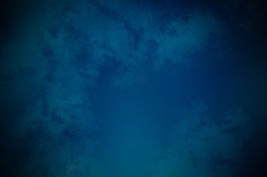 Gökyüzünde uçan mavi bir gökyüzü