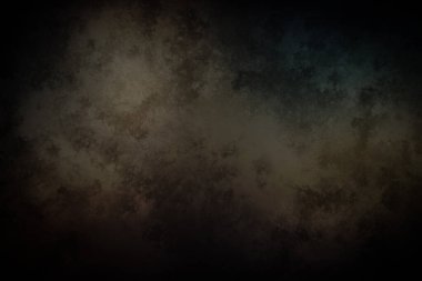 Karanlık bir arka plan, karanlık bir gökyüzü ve birkaç bulut.