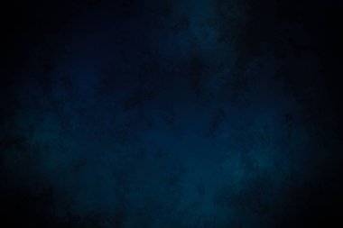 Koyu mavi arkaplan ve koyu mavi gökyüzü.