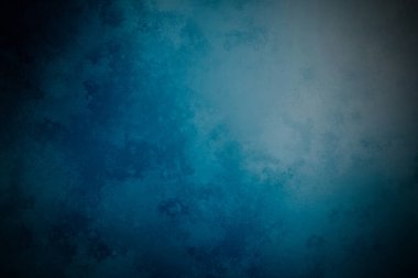 Beyaz ve siyah saati olan mavi ve siyah bir arkaplan