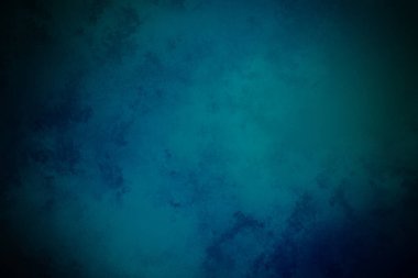 Sörf tahtasında suda bir insan.