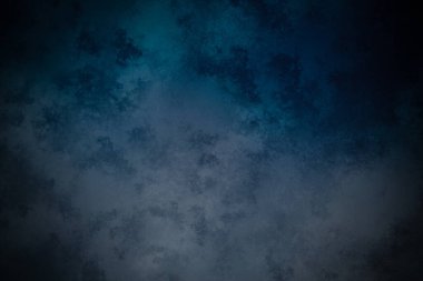 Beyaz ve siyah saati olan mavi ve siyah bir arkaplan