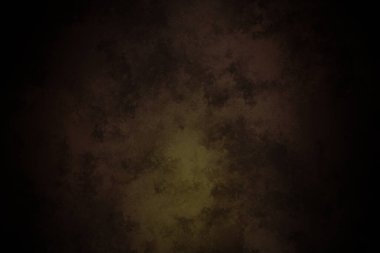 Koyu bir arka plan, yeşil ve sarı ışık.