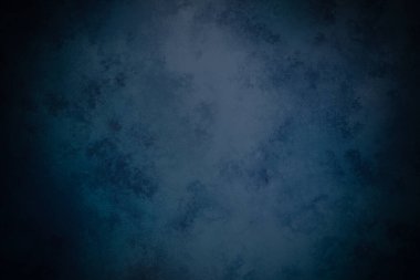 Siyah arka planı olan mavi bir duvar.