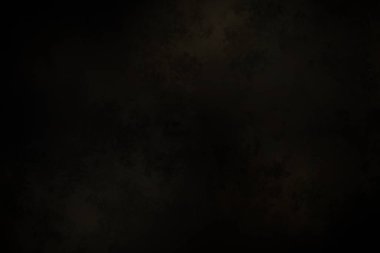 Siyah bir arkaplan, koyu gökyüzü ve beyaz bir saat.