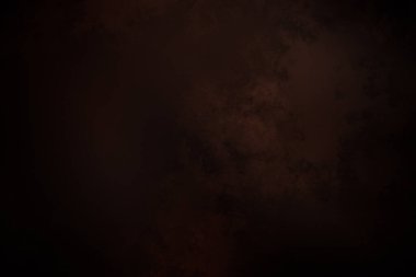 Elinde bıçak tutan takım elbiseli ve kravatlı bir adam.