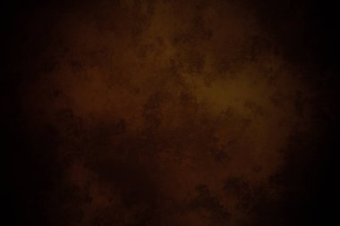 Koyu kahverengi arka plan ve küçük beyaz bir saat.