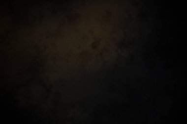 Karanlık gökyüzü ve aydınlığı olan siyah bir arkaplan.