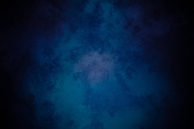 Beyaz ve siyah saati olan mavi ve siyah bir arkaplan