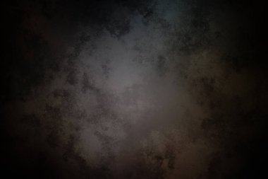 Siyah beyaz arka plan ve karanlık bir gökyüzü.