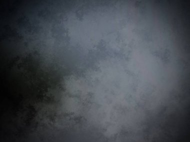 Sörf tahtasında suda bir insan.