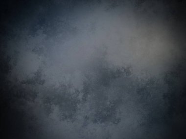 Sörf tahtasında suda bir insan.