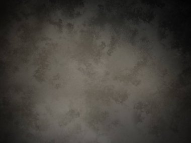Solmuş yüzeyi olan koyu gri bir duvar.