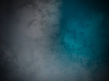 Sörf tahtasında suda bir insan.