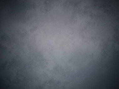 Bir insan gökyüzünde uçurtma uçuruyor.